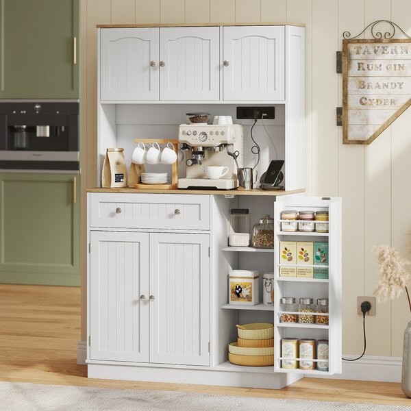 HOMCOM Credenza da Cucina Alta 173 cm con Stazione di Ricarica, Piano per Microonde, Ripiani Regolabili, 4 Rastrelliere per Spezie, Bianco | Aosom Italy
