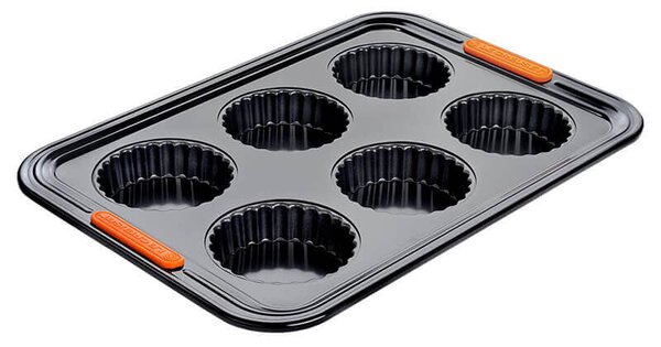 Steel mold for the preparation of various biscuits and sweets. Double layer of non-stick for quick and easy cleaning. Perfect cooking with optimal heat distribution. Non-deformable at high temperatures. Heat resistant silicone handle