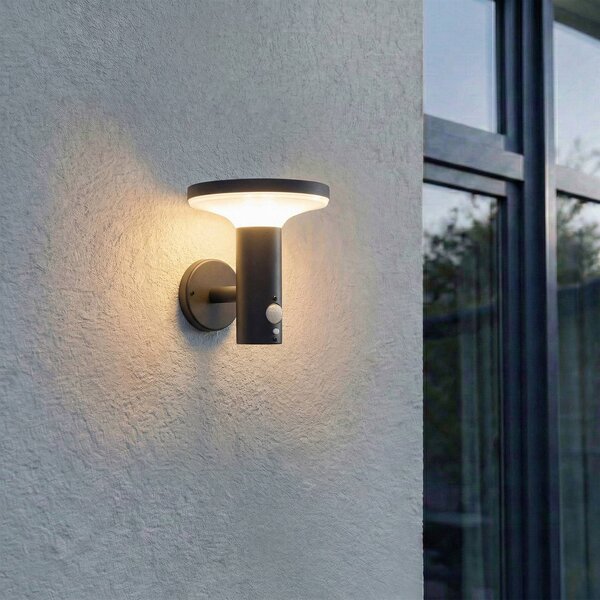 Lampada da parete solare a LED PRIOS Kalen, 17 cm, nera, con sensore Kalen, Nero, Metallo, Moderno, Applique da esterni