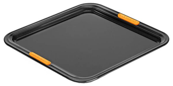 Flat steel pan for cooking biscuits, sandwiches, pizzas and vegetables. Double layer of non-stick for quick and easy cleaning. Perfect cooking with optimal heat distribution. Non-deformable at high temperatures. Heat resistant silicone handle