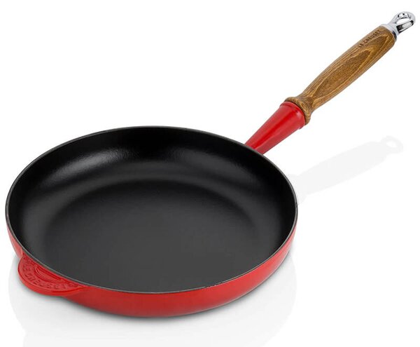 Extraordinarily beautiful and very practical enamelled and vitrified cast iron pan. Heat resistant wooden handle. Optimal and uniform heat distribution. Perfect for grilling meat, frying fish and sautéing vegetables. Dishwasher safe