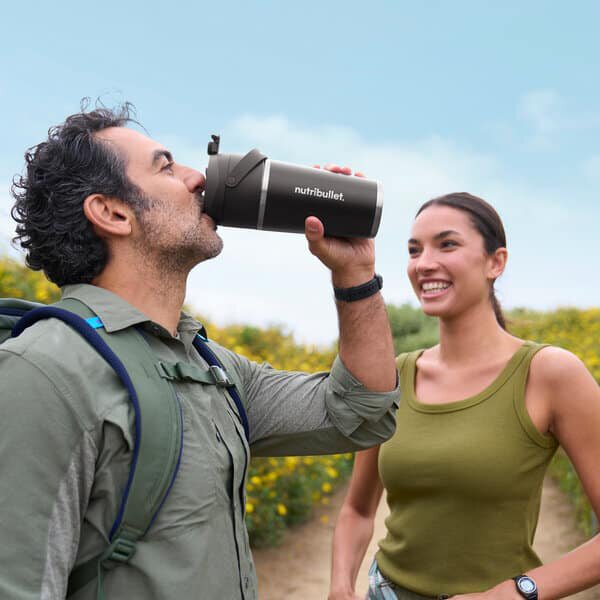 NutriBullet Frullatore con Bicchiere Portatile per Sportivi Capacit Ciotola 590 ml Potenza 11.1 V colore Nero - NBP016B Flip