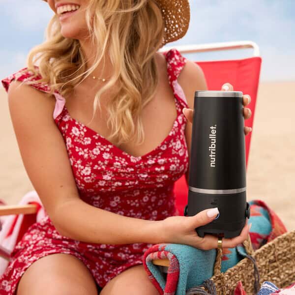 NutriBullet Frullatore con Bicchiere Portatile per Sportivi Capacit Ciotola 590 ml Potenza 11.1 V colore Nero - NBP016B Flip