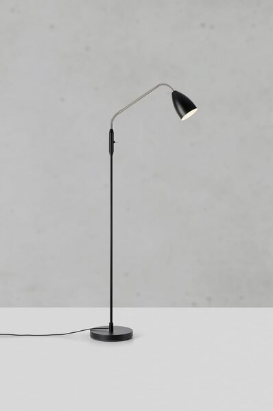 Lampada da terra LED nera con paralume in metallo e intensità regolabile (altezza totale 140 cm) Patro – Markslöjd