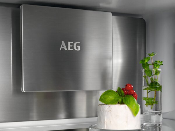 Aeg Frigorifero da Incasso Combinato Capacit 249 Litri Classe energetica C Raffreddamento No Frost - TSC8M181CS Series 8000