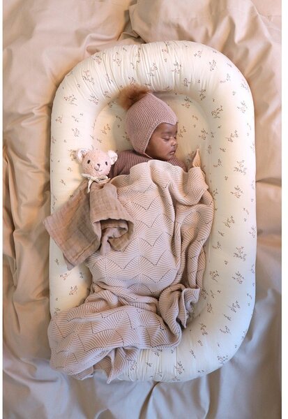Coperta per bambini beige in cotone organico lavorata a maglia 80x100 cm Almond – Cam Cam Copenhagen