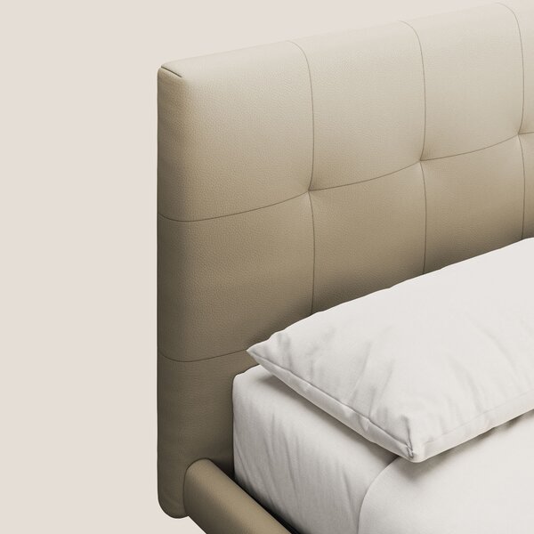 Midori letto imbottito trapuntato in ecopelle con piedini alti T04 bei