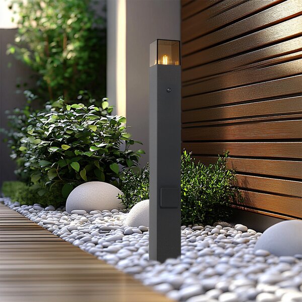 Lampione da esterno moderno nero con vetro fumé 70 cm con sensore crepuscolare IP44 - Denmark
