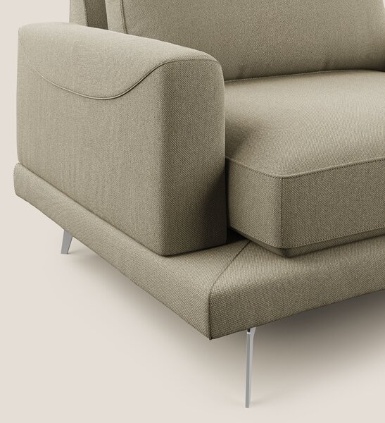 Dorian poltrona moderna in tessuto smacchiabile T05 cammello