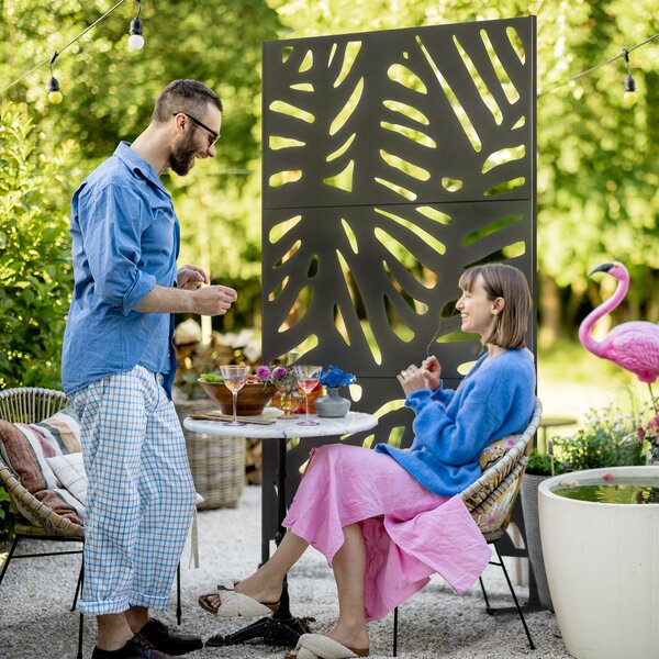Outsunny Separé Divisorio Decorativo da Esterno con Motivi a Grandi Foglie e 2 Piedini, Paravento da Giardino Alto in Acciaio, per Balcone e Terrazzo, 122x45x198 cm, Nero | Aosom Italy