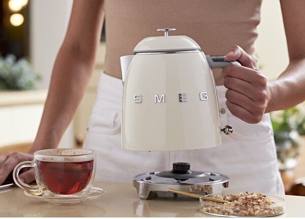 Teiera crema in acciaio inox 800 ml Retro Style - SMEG