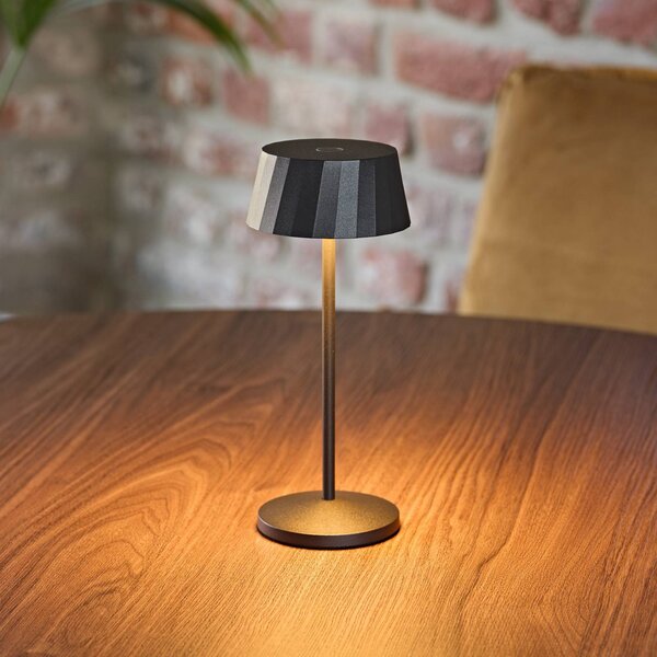 Sigor Lampada LED da tavolo a batteria Facetta, nera, 22 cm, metallo CCT IP44 dimmerabile, Nero, Soggiorno / Sala da pranzo, Alluminio, Moderno, Lampada da tavolo LED