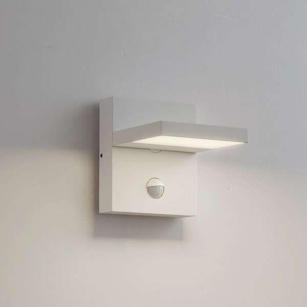 Lucande Applique da esterni LED Silvan, bianco, sensore, IP54, 16cm Silvan, Bianco / Opale, Alluminio, Moderno