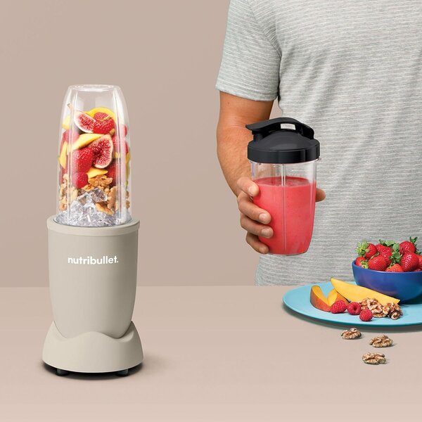 NutriBullet Blender Frullatore con Bicchiere Capacit 0.9 Litri Potenza 900 Watt + Caraffa da 700 ml e Coperchi colore Sabbia - NB907MASN
