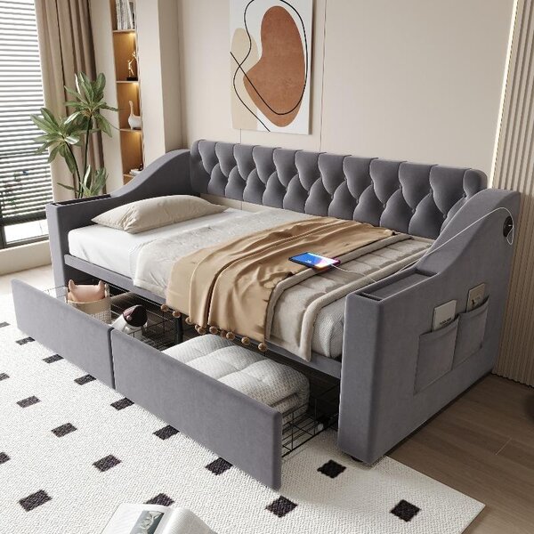 Letto imbottito 90x190 cm, trasformabile in divano letto, con cassetti contenitori, porta USB e porta di tipo C, rivestito in velluto color grigio scuro, con braccioli e schienale