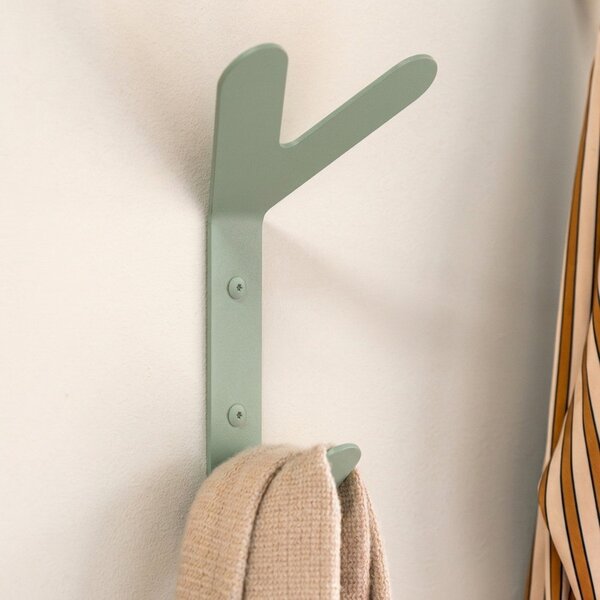 Gancio da parete verde polveroso in acciaio Frondo – Spinder Design