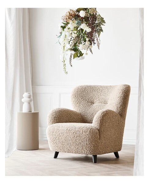 Poltrona marrone chiaro con rivestimento in bouclé Lunaro – House Nordic