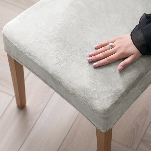 Set di coprisedia grigio chiaro con rivestimento elastico per sedie 4 pz 48 cm Sento – Restilo