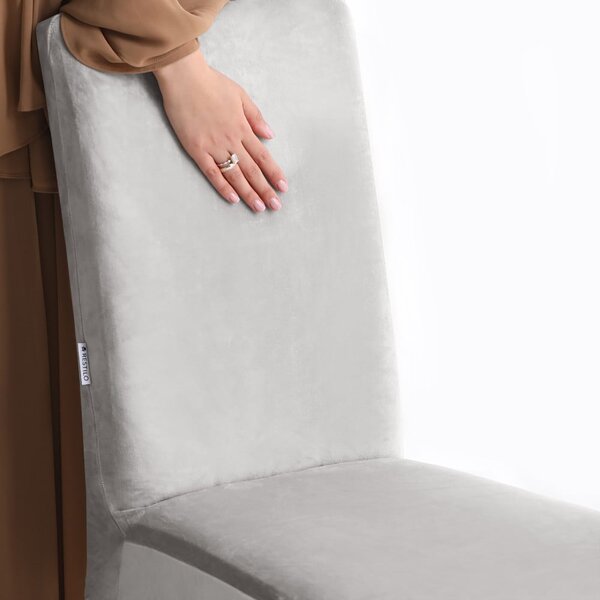 Set di coprisedia grigio chiaro con rivestimento elastico per sedie 4 pz 48 cm Sento – Restilo