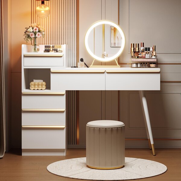 Comò da trucco Fortuna Lai con piano estensibile, 6 cassetti e pomelli dorati, specchio LED con luce regolabile, colore bianco. Dimensioni: 102 x 100 x 41,5 cm (altezza x larghezza x profondità). Panca non inclusa