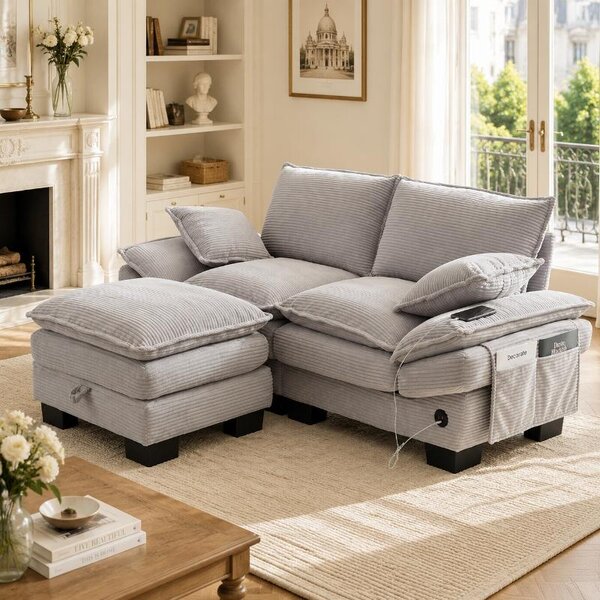 Divano a due posti in corda, con poggiapiedi, dimensioni 190x132x84 cm. Divano in corda color grigio chiaro, con design ergonomico, porta USB-C, tasche laterali e poggiapiedi contenitore