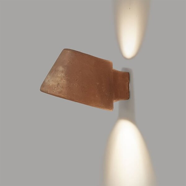Applique esterno led toscot tobo p240 900lm 3000k ip55 lampada parete biemissione artigianale dimmerabile - Toscot