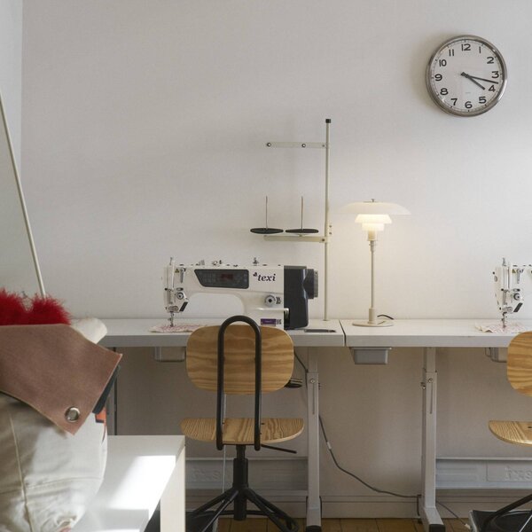 Louis Poulsen Lampada da tavolo PH 3/2, Crema / Ambra, Soggiorno / Sala da pranzo, Ottone, Design, Lampada da tavolo
