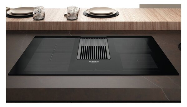 Hotpoint Ariston Piano Cottura Induzione con Cappa Integrata Aspirante 4 Fuochi 83 cm colore Nero - HVH 92 B K