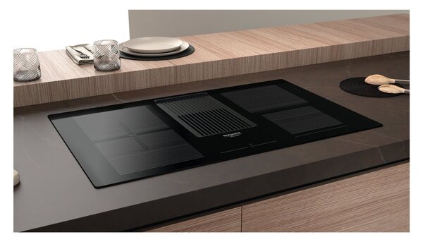 Hotpoint Ariston Piano Cottura Induzione con Cappa Integrata Aspirante 4 Fuochi 83 cm colore Nero - HVH 92 B K
