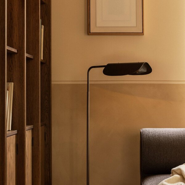 Audo Copenhagen Lampada da terra Wing, dimmerabile, Bronzo / Ottone antico, Soggiorno / Sala da pranzo, Alluminio, Design, Lampada da terra
