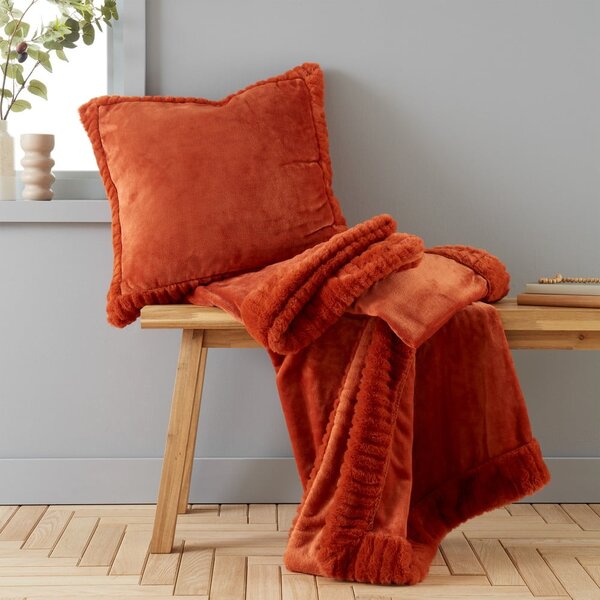Coperta arancione in micropile 150x200 cm Velvet and Faux Fur – Catherine Lansfield