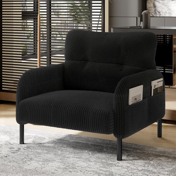 Poltrona in tessuto. Profondità della seduta confortevole. Braccioli. Tasche laterali. Struttura robusta. Colore: nero. Dimensioni: 67 x 75 x 79 cm
