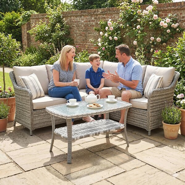Outsunny Tavolino da Giardino Esterno Rettangolare in Rattan con Ripiano Piano in Vetro Temperato a Onde 90x50x45 cm Grigio Scuro | Aosom Italy