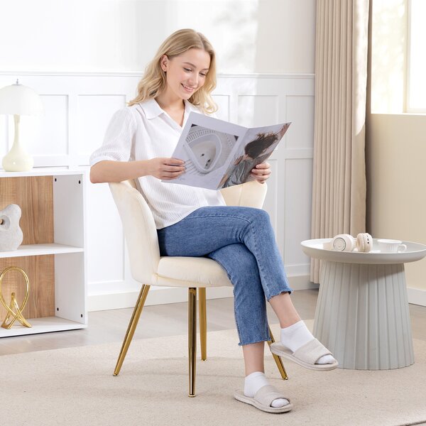 HOMCOM Poltroncina conchiglia sedia da coiffeuse poltroncina in velluto poltrona da salotto con piedi in metallo dorato beige | Aosom Italy