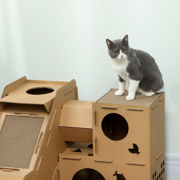 PawHut Casa per Gatti in Cartone Forma Castello 2 Livelli con 3 Zone di Graffiatura Tunnel Rampa Include Erba per Gatti Marrone | Aosom Italy