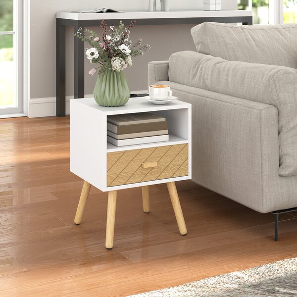 HOMCOM Comodino con Stazione di Ricarica Cassetto 2 Prese AC Porta USB USB-C Scomparto Aperto Gambe in Legno Bianco | Aosom Italy
