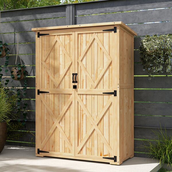 Outsunny Capanno deposito da giardino, capanno in legno per attrezzi e utensili da giardino, tetto in asfalto, porte doppie, legno di abete, marrone chiaro | Aosom Italy