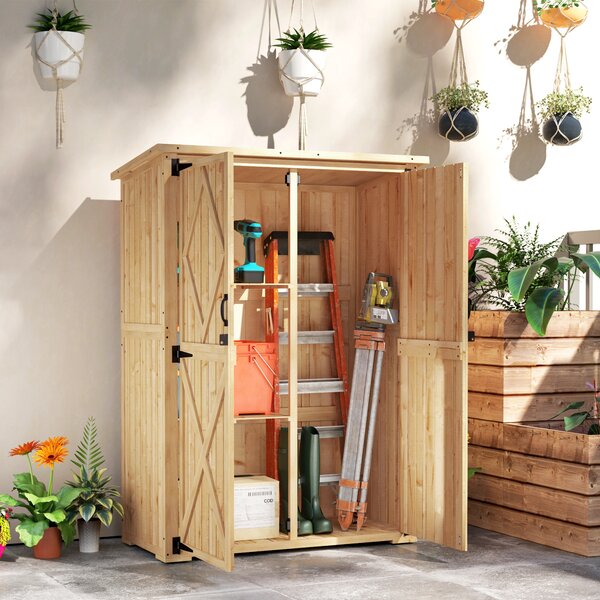 Outsunny Capanno deposito da giardino, capanno in legno per attrezzi e utensili da giardino, tetto in asfalto, porte doppie, legno di abete, marrone chiaro | Aosom Italy