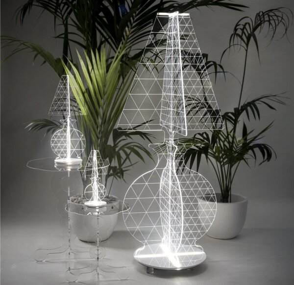 Lampada Da Tavolo ESA Medium, realizzata in plexiglass, Dimensioni 37x37x h 60 cm, 24 W, 4000 K lavorazione laser per creare un affascinante intreccio geometrico