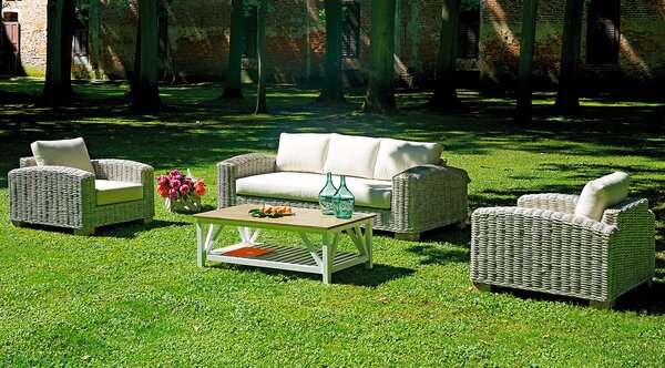 Set Salotto da Giardino in Grey Kubu Sbiancato Divano 2 Poltrone e Tavolino Vorghini Varanasi