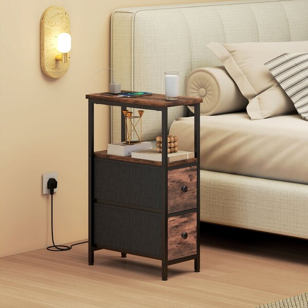 HOMCOM Tavolino da divano con stazione di ricarica, telaio in acciaio, 2 cassetti in tessuto, vano aperto, 20cm x 40cm x 63cm, Rustico-Marrone | Aosom Italy