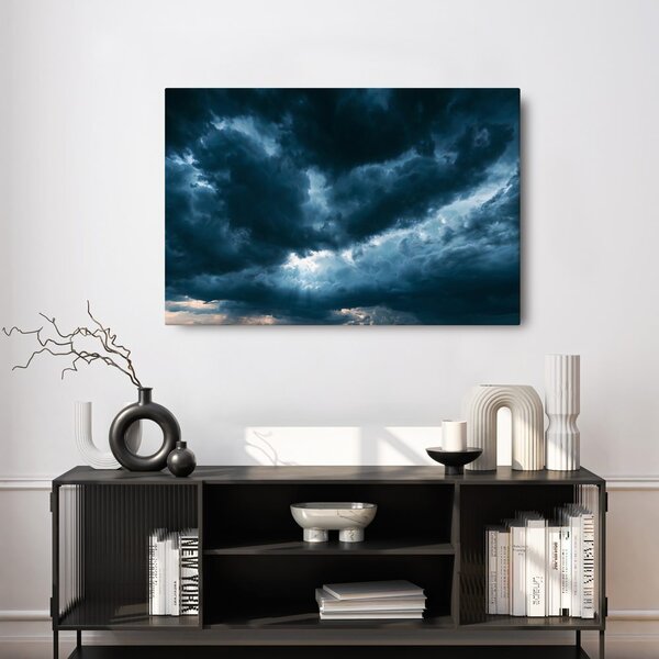 Quadro su tela – Nuvole temporalesche drammatiche sul paesaggio