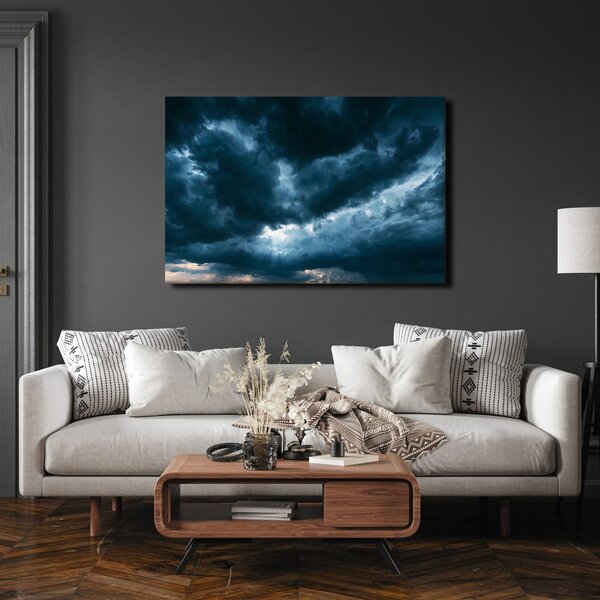 Quadro su tela – Nuvole temporalesche drammatiche sul paesaggio