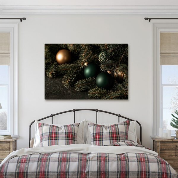Quadro su tela – Addobbi natalizi scuri sui rami di conifera