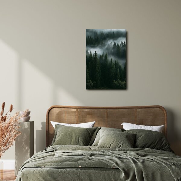 Quadro su tela – Silenziosa foresta montana nella nebbia