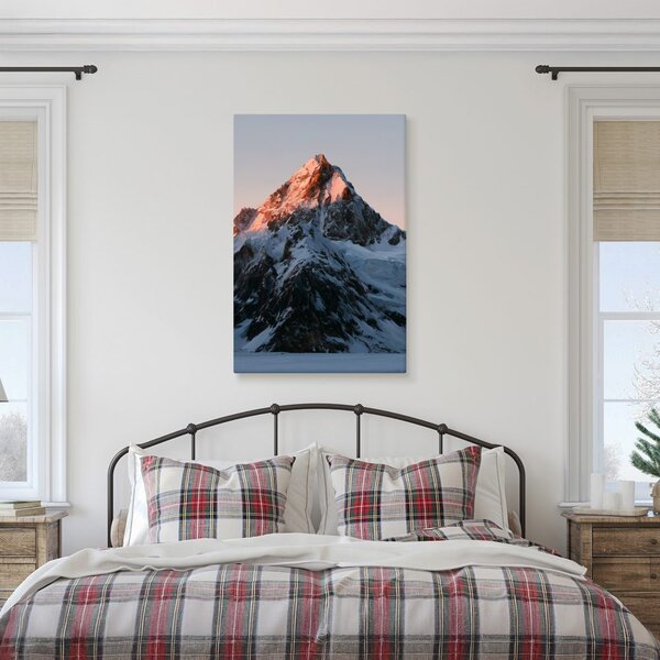 Quadro su tela – Maestosa montagna di ghiaccio nel bagliore rosa