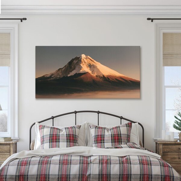 Quadro su tela – Montagna innevata nella luce dorata