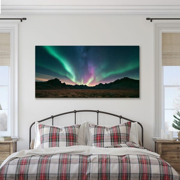 Quadro su tela – Aurora colorata sul paesaggio