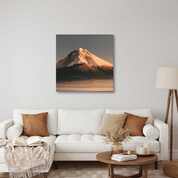 Quadro su tela – Montagna maestosa sopra la nebbia