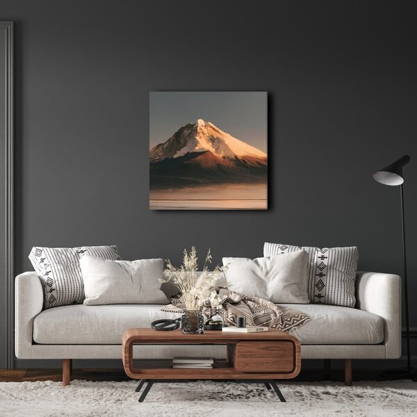 Quadro su tela – Montagna maestosa sopra la nebbia